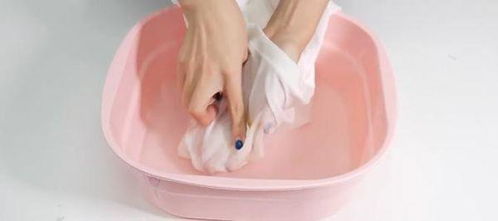 衣服上面弄了松油怎么洗?
