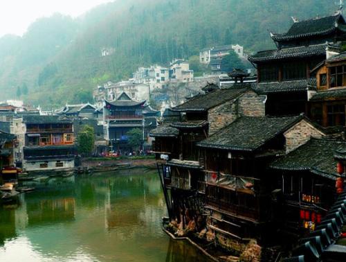 凤凰县属于湖南省的哪个市?