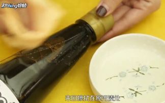 贴纸留下的胶痕怎么去除?
