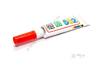 强力胶粘到手上怎么办

