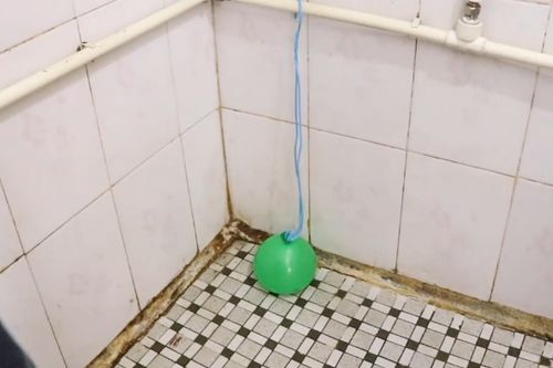 卫生间反味如何办