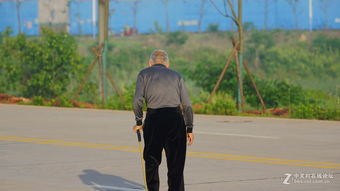 步履蹒跚
