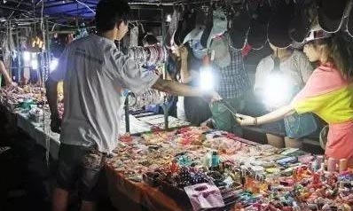 摆地摊赚钱吗
