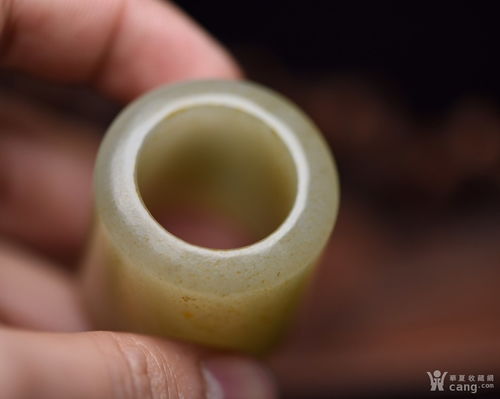 玉扳指为什么越戴越大