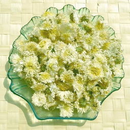 贡菊、菊花泡水喝的功效?