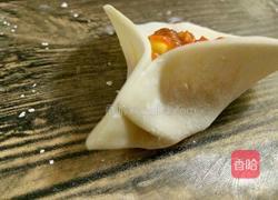 怎么包月牙型的饺子呢?我要非常详细的图文并茂的详解!