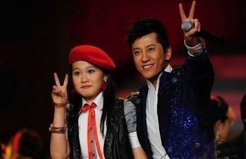 有种“心酸”叫赵本山两个女儿,同爹不同命,活成两个世界的人,现状如何