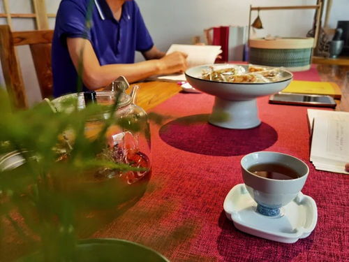 唐太宗有一句名言”以人为鉴,可以知得失“。由此可以联想到《论语》中