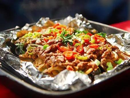 锡纸应该用哪一面包裹食物?