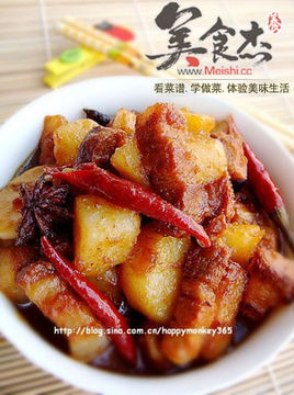 五花肉烧土豆图片，五花肉烧土豆板栗的做法