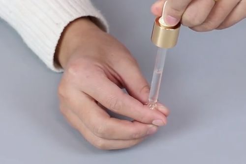手上粘的胶水怎么去掉，胶水粘在手上怎么去掉