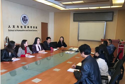 北理工调查教授被女子抱脸亲，北理工人文