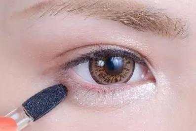 卧蚕眼是天生的吗，卧蚕眼袋