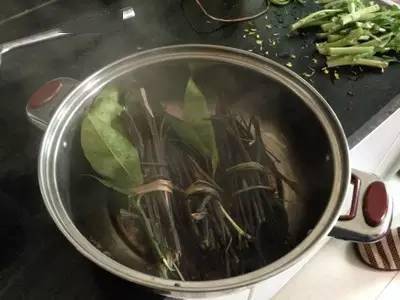 柚子皮去晦气最快最狠的办法，洗柚子叶水有什么好处
