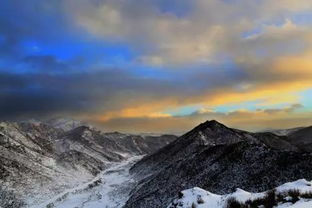 青海长云暗雪山孤城遥望玉门关翻译，青海长云暗雪山孤城遥望玉门关黄沙百战穿金甲不破楼兰