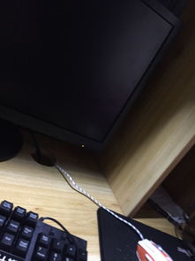 主机亮了显示器无信号黑屏，主机亮了显示器无信号怎么关机