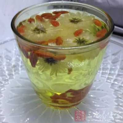泡菊花茶喝有什么好处和功效，泡菊花茶对身体有什么好处