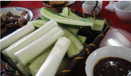 大葱蘸酱图片，大葱蘸酱的酱是什么酱