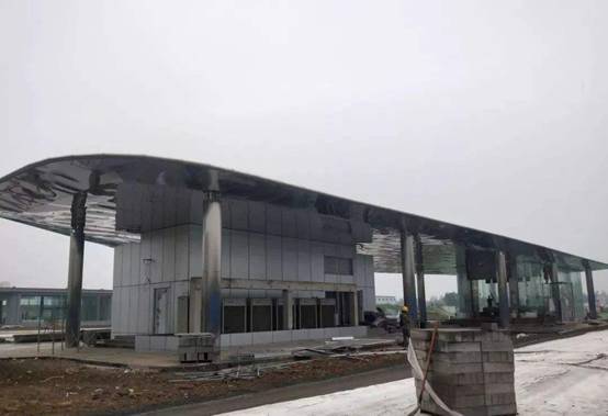 什么地站在树枝上填空，什么地站起来填动词
