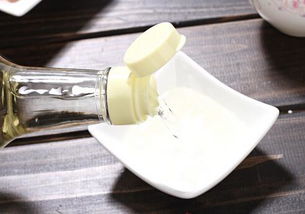 白醋洗脸的正确方法让你快速美白，白醋洗脸的功效与作用危害