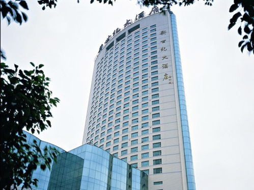 江苏新世纪大酒店停车收费，江苏新世纪大酒店附近有哪些公交车