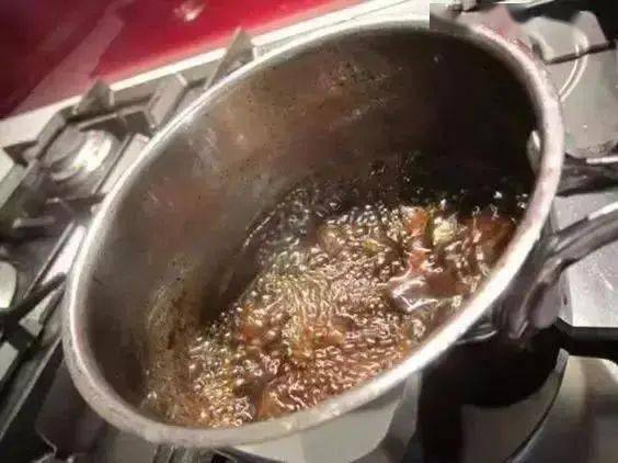 锅底烧焦如何洗?