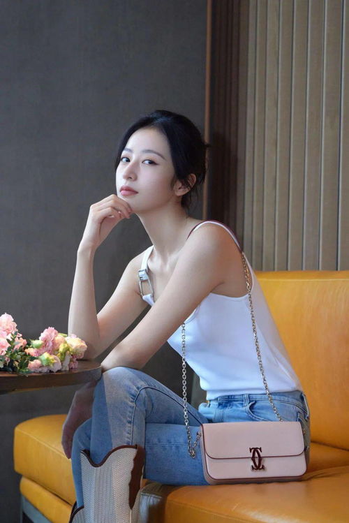 周雨彤获得华鼎奖最佳女演员奖项,她能获奖背后付出了哪些努力?