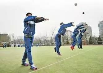 实心球中考标准2021是什么?