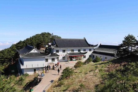 白鹅山庄在黄山哪个位置，白鹅山庄离哪个索道近