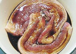 腊肉怎么腌制10斤肉多少盐，腊肉怎么腌制颜色透明发红呢