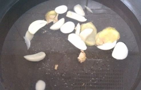 虾煮熟了发黑怎么回事