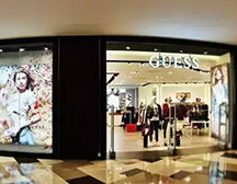 Guess 专卖店北京哪有? 这个叫什么牌子?什么档次?
