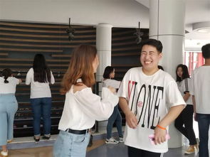 许多年前,你有一双清澈的双眼,奔跑起来像是一道春天的闪电