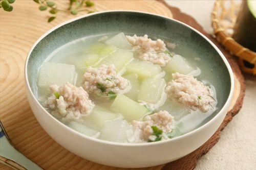 汆丸子怎么拌馅?
