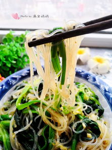 凉拌菠菜粉丝,简单易做,你想吃吗?