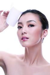 脸部保湿小妙招，怎么才能美白脸部皮肤