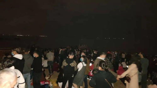 有位女孩对我说, 热情似火吗? 没关系总有一盆凉水浇熄你! 啥意思啊