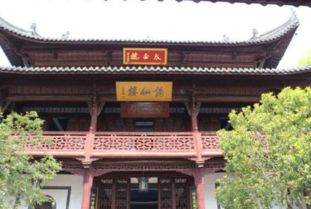 千古诗才,蓬莱文章建安骨;一身傲骨,青莲居士谪仙人是谁写的