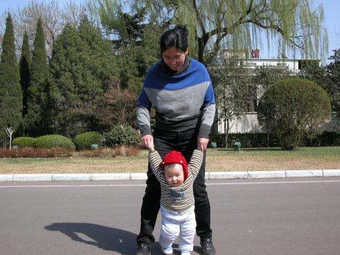 蹒跚是什么意思?