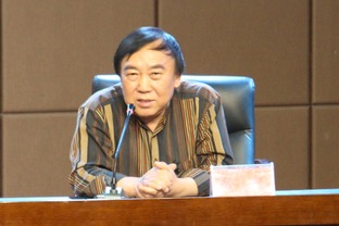哲妇倾城什么意思，红脚哲夫