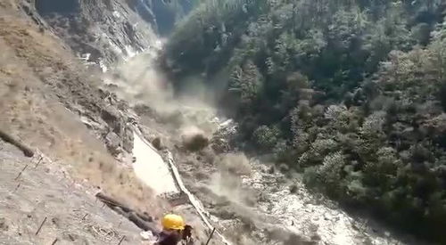 地动山摇什么意思?