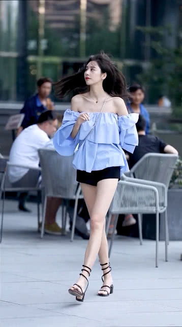 耸肩的拼音