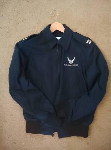 军便服大袋盖部件的组合要求是，军便服裁剪图