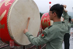 擂鼓鸣金，擂鼓呐喊