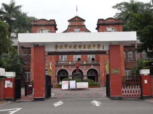 淘汰在我不能忘掉祖国中是什么意思，国中是初中的意思吗