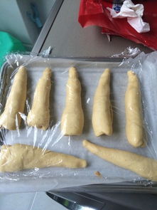 歇后语 牛角上抹油( )