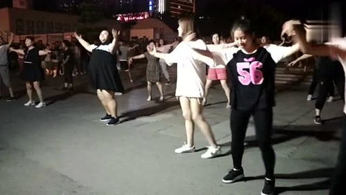 引人注目的拼音，引人注目怎么造句二年级下册语文