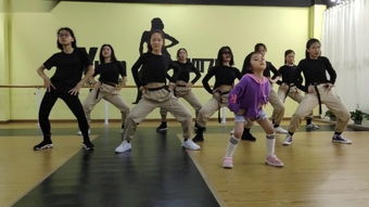 萧洒走一回歌词，萧洒稳重