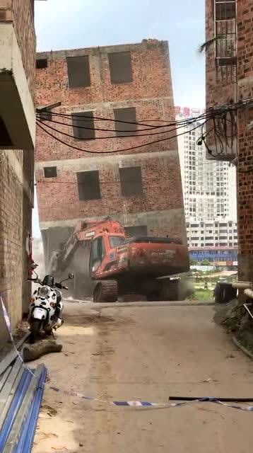 用什么词形容废墟,多一点