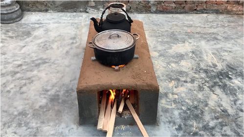 柴灶[chái zào]什么意思?近义词和反义词是什么?英文翻译是什么